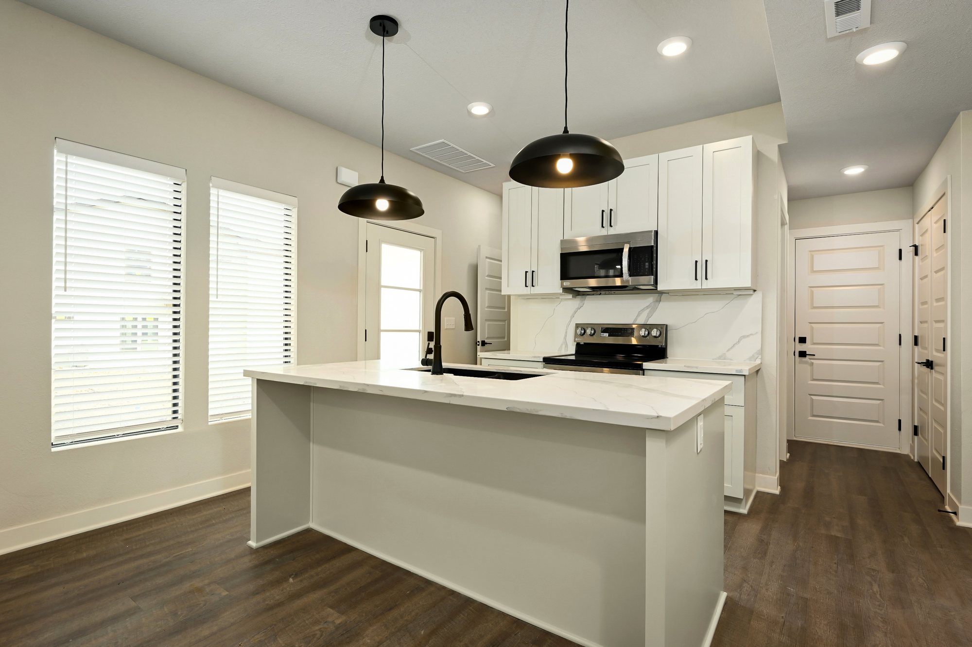 Oak Ridge Farms — white kitchen with island